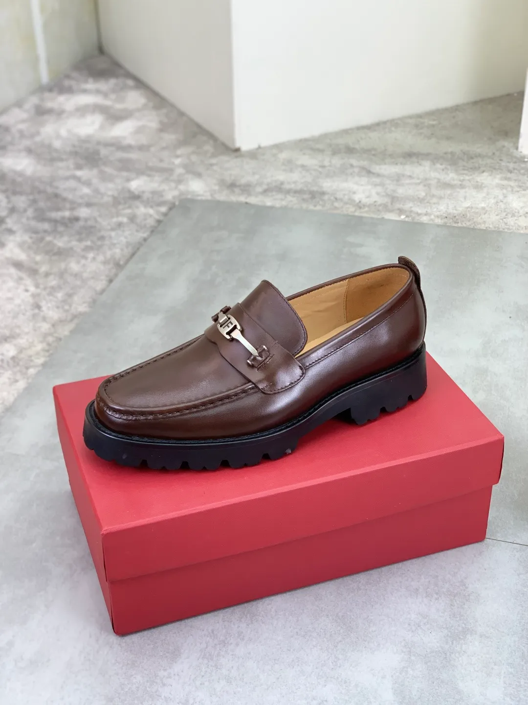 Men's Men's Shoes 💰P480💰[New Style] Water-dyed Niuli 🆘[Salvatore Ferragamo] Ferragamo's latest casual business leather shoes for men! Listed simultaneously! The fabric is made of specially imported original calfskin, and the interior is made of imported water-dyed cowhide. It is absolutely luxurious and leads the fashion trend. Matching code: 38-44 (45 and 46 can be customized) Multiple colors available